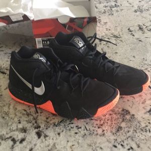 Kyrie 4s Men’s 11.5